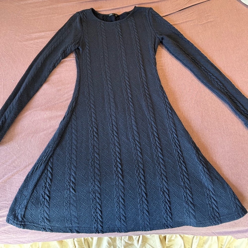 Woman’s long sleeved dress !